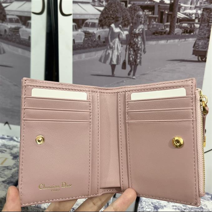 2025228Y 220P182144548